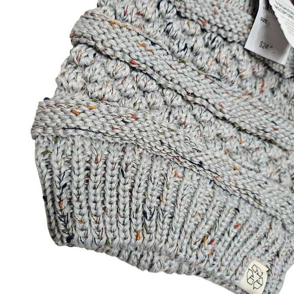 Unbranded NWT Winter Knitted Beanie Faux Fur Pom Gray Warm Stretchy‎ Adult - Picture 2 of 4